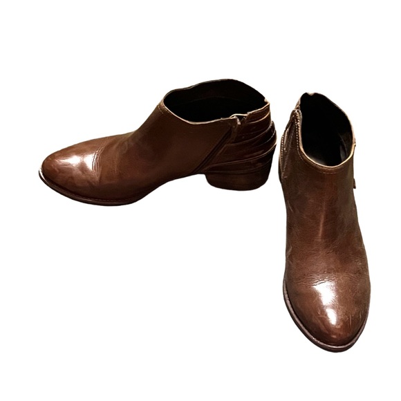 Matisse Kate brown distressed leather side zip bootie size 9.5m - Picture 4 of 4